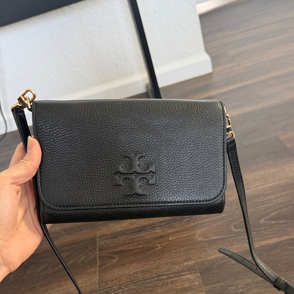 Tory Burch Handbags - Tory Burch Black Pebbled Leather Logo Crossbody